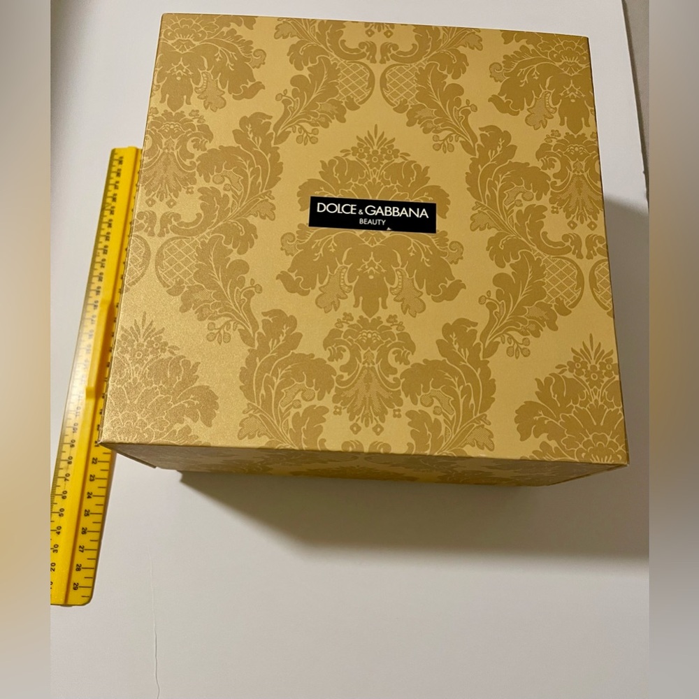 Dolce & Gabbana, empty 🎁gift box
New condition